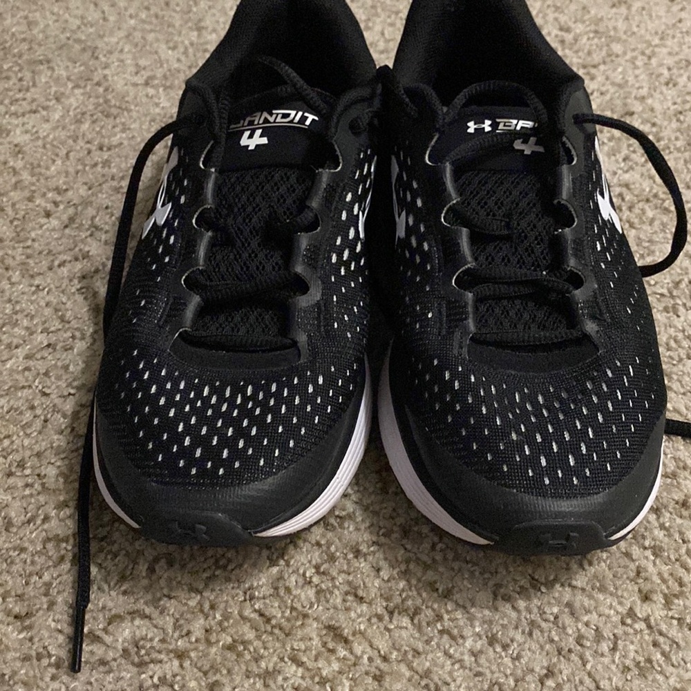 Under armor tennis shoes